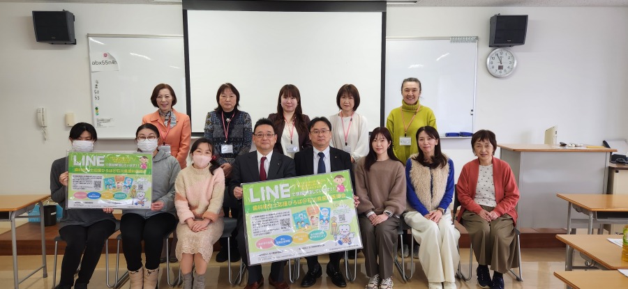 共催となる「LINE応援ひろば」石川県歯科医師会の先生方と記念写真です! 共催となる「LINE応援ひろば」石川県歯科医師会の先生方と記念写真です!